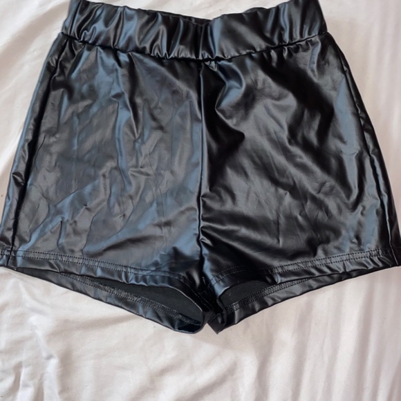 Shorts - Picture 4 of 5